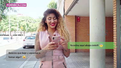 Esposa infiel a piques de foder co seu novo amante mentres o seu marido traballa. Latina con tetas e un gran cu. Venus Afrodita.